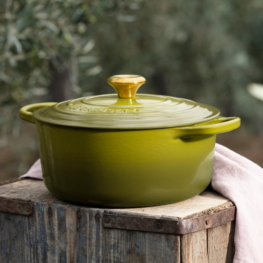 Le Creuset Signature Cast Iron 7.25-quart Olive Round Dutch Oven