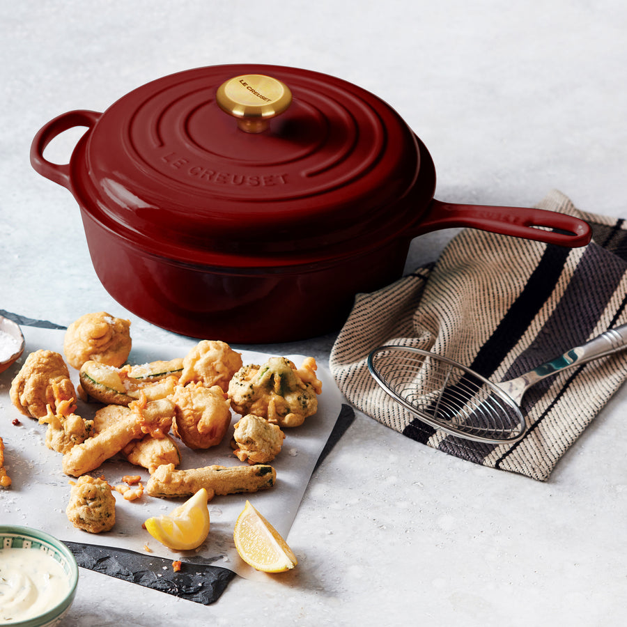 Le Creuset Hierro fundido esaltado Signature Cassadou, 3.75 cuartos de Le Creuset Hierro fundido esaltado Signature Cassadou, 3.75 cuartos de